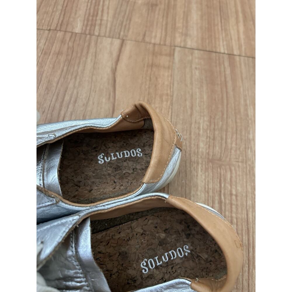 Soludos Ibiza Silver Leather Sneakers Cork Insole Size 8.5 Comfortable - Picture 3 of 6
